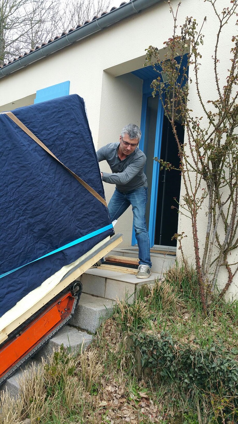 Transport dans un escalier